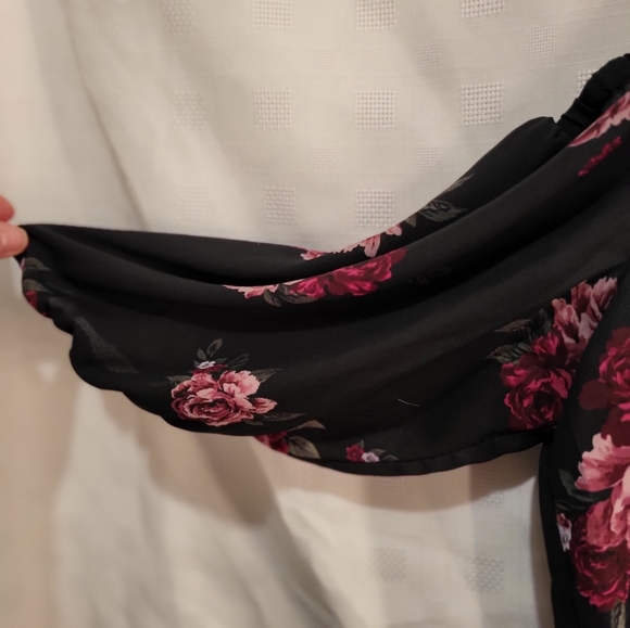 Torrid cold shoulder blouse - Picture 2 of 4